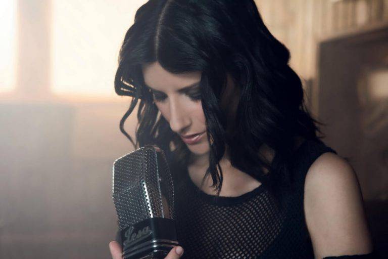Laura Pausini Me La Sto Facendo Sotto