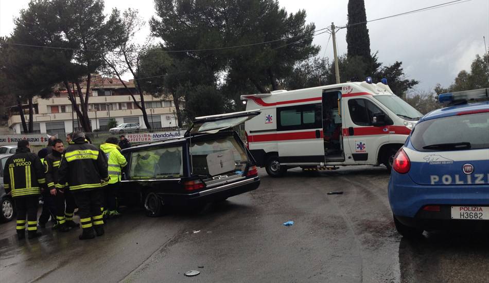 carro funebre, incidente a Novara