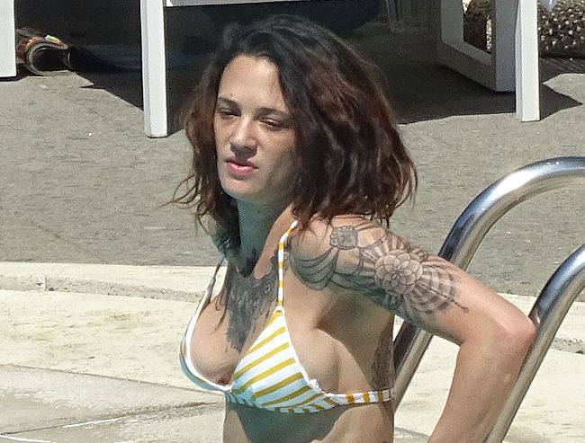 Asia Argento: "Ho dato quei soldi, ma solo perchè il ragazzo li chiede...