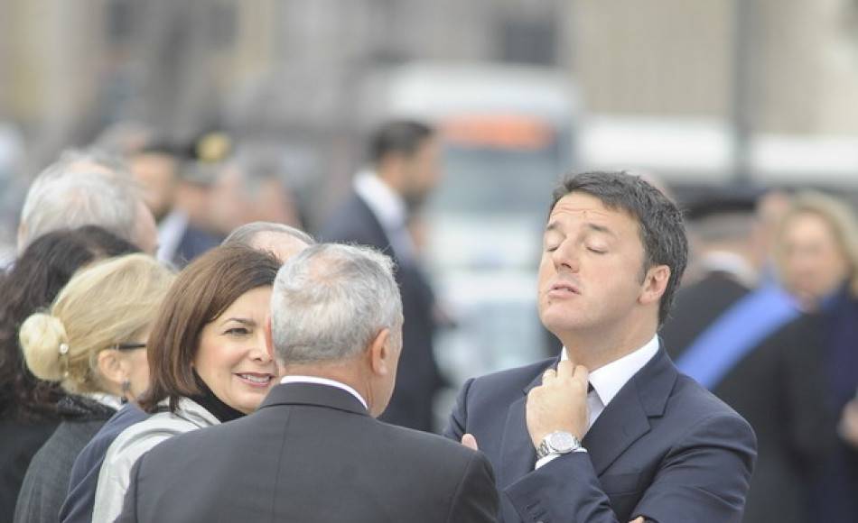 Vergognati dice la Iena Giarrusso a Renzi