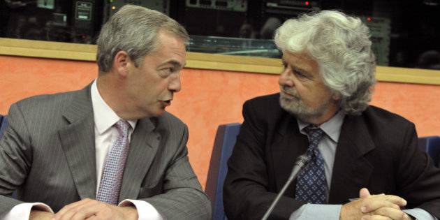 Farage in difesa dei 5 stelle: "In Europa non c'è democrazia"