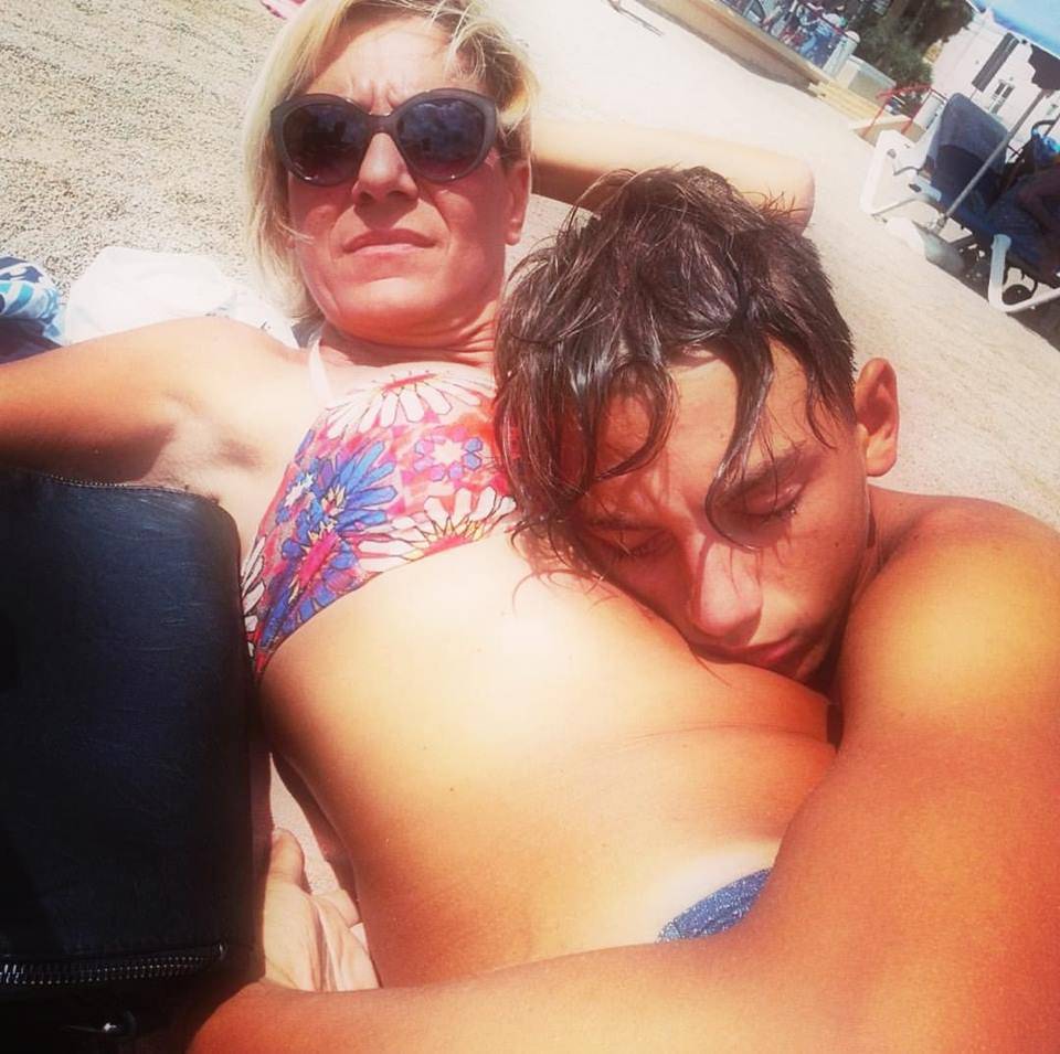 Donatella Magagnini contro Sfera Ebbasta Donatella Magagnini, il figlio muore a Corinaldo