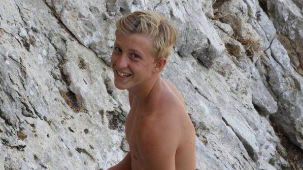 14 enne suicida a Torino