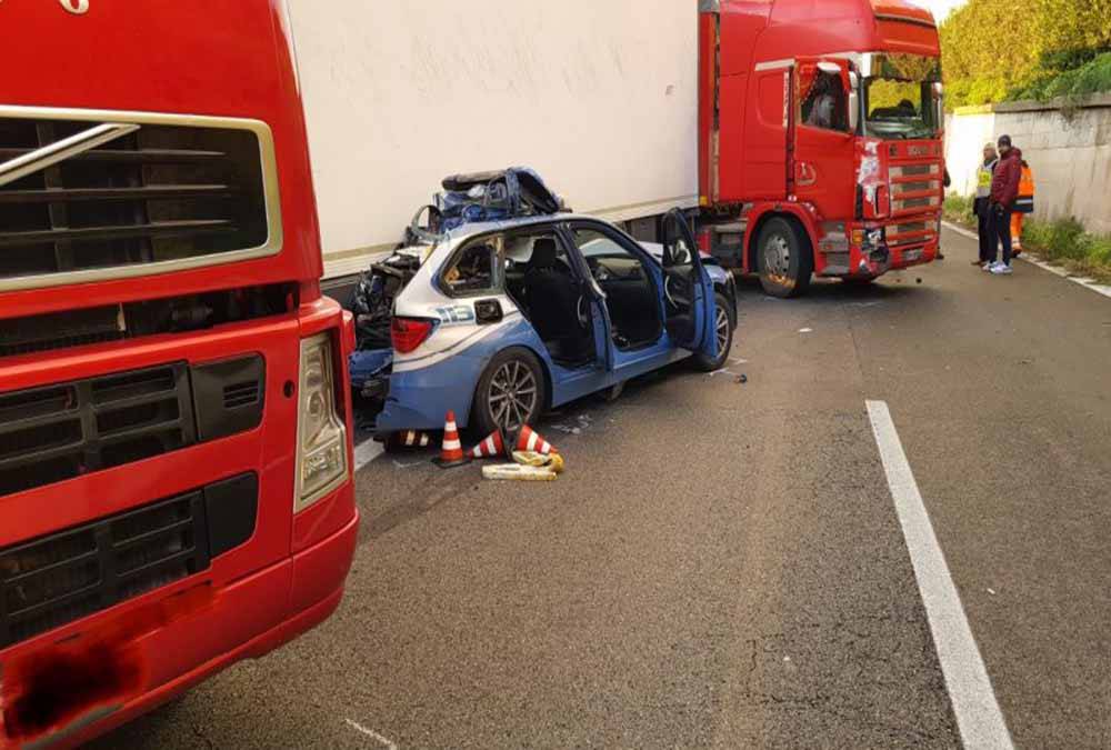 Incidente sulla A18, tre morti, tra cui un agente della polizia