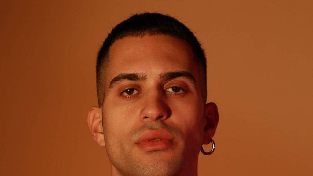 Mahmood verso in arabo, canzoni alla radio - Leggilo