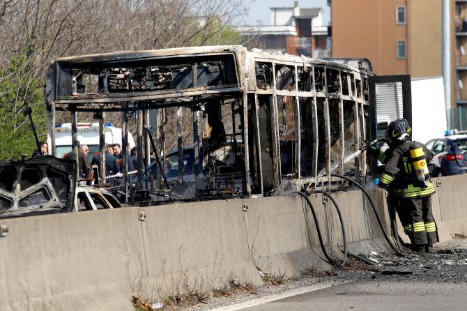 Sequestro bus Adam e Ramy - Leggilo