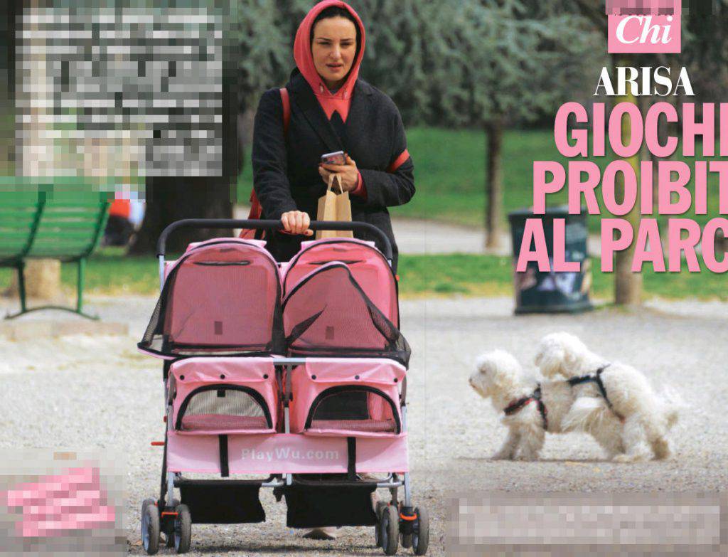 Arisa ed i cani nel parco - Leggilo