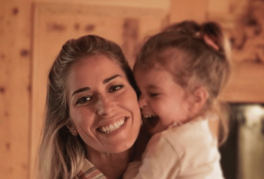 Elena Santarelli dice addio a Marzia, morta a 5 anni per tumore Elena Santarelli piange Marzia
