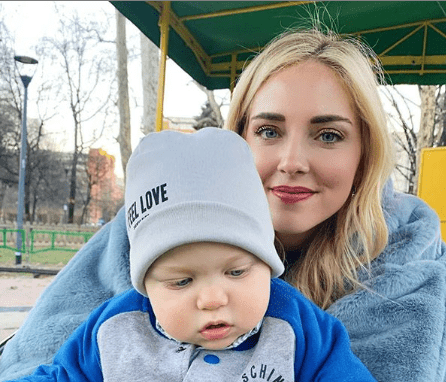 Chiara Ferragni al parco con Leone