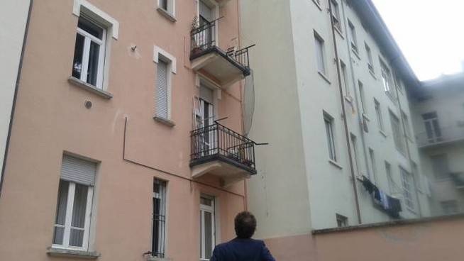 Figlia dal balcone - Leggilo