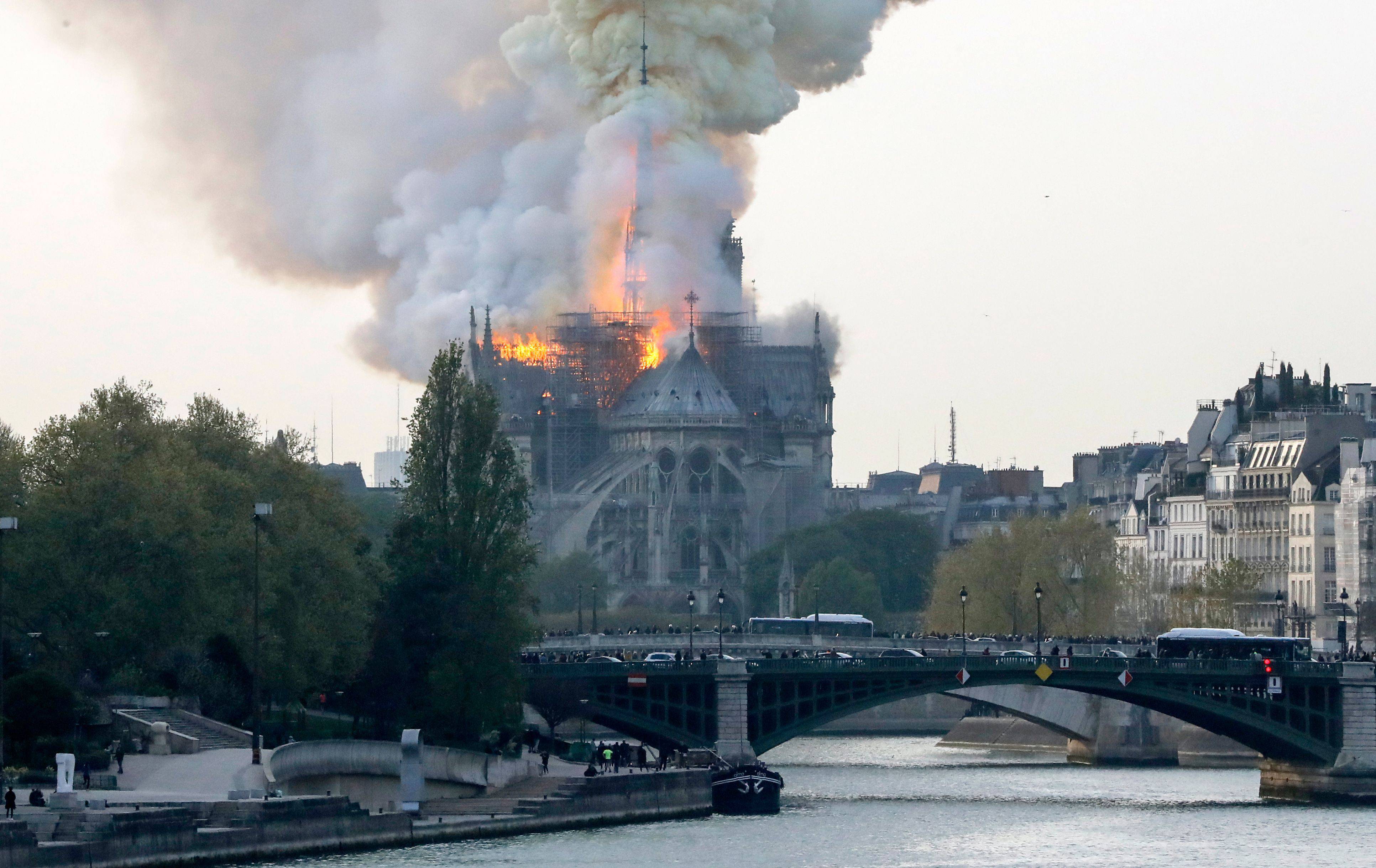 Parigi incendio - Leggilo