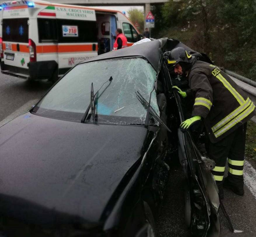 incidente stradale, muore donna - Leggilo