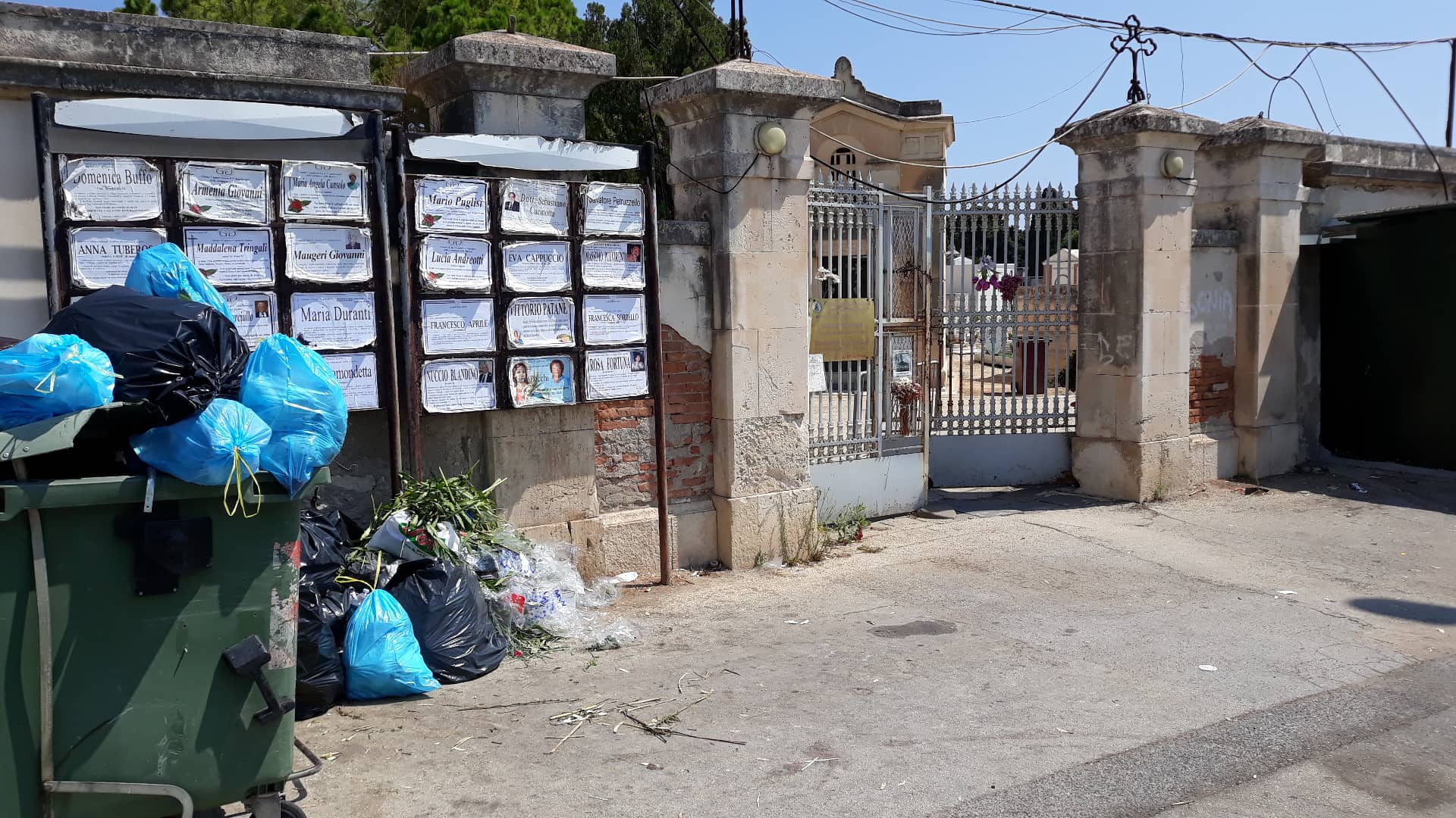 neonato abbandonato al cimitero - Leggilo