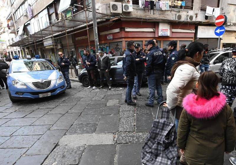 Napoli, bambina di 4 anni colpita in strada - Leggilo