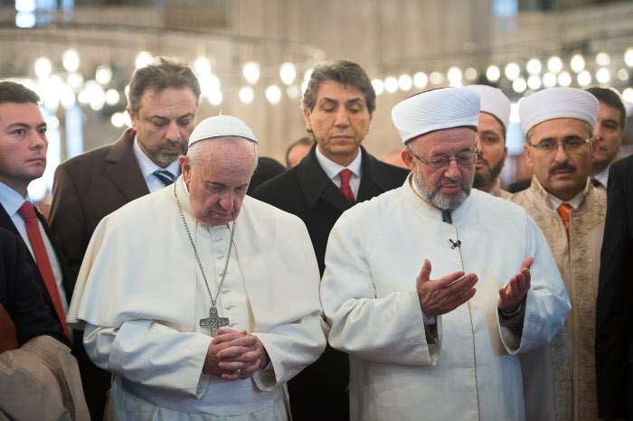 Cardinale Muller Cristiani e Mussulmani - Leggilo