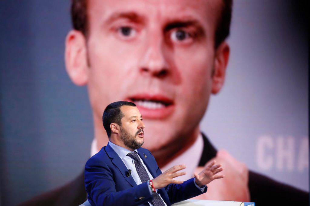 Migranti scontro presidente francese Macron ministro dell'Interno Salvini sbarchi porto più vicino ordini Francia - Leggilo