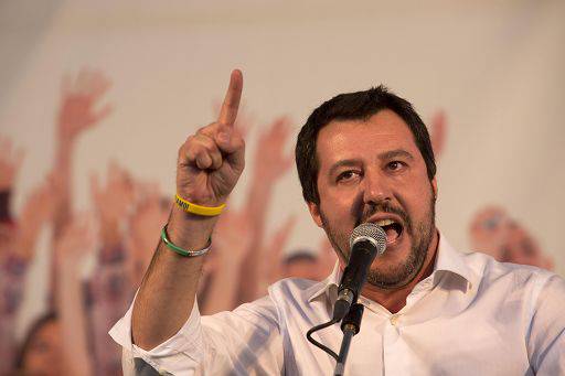 Matteo Salvini comizio a Massa - Leggilo