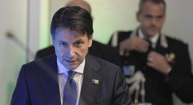 Giuseppe Conte si rivolge a Salvini sui migranti - Leggilo