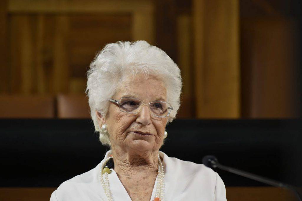 Senatrice a vita Liliana Segre attacca Matteo Salvini uso simboli religiosi mi ricorda motto nazista - Leggilo