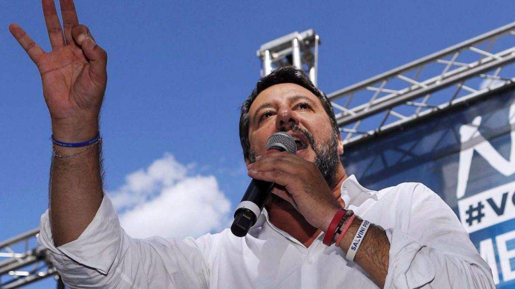 Matteo Salvini sbarco migranti Ocean Viking a Lampedusa resa all'Ue Italia campo profughi d'Europa - Leggilo