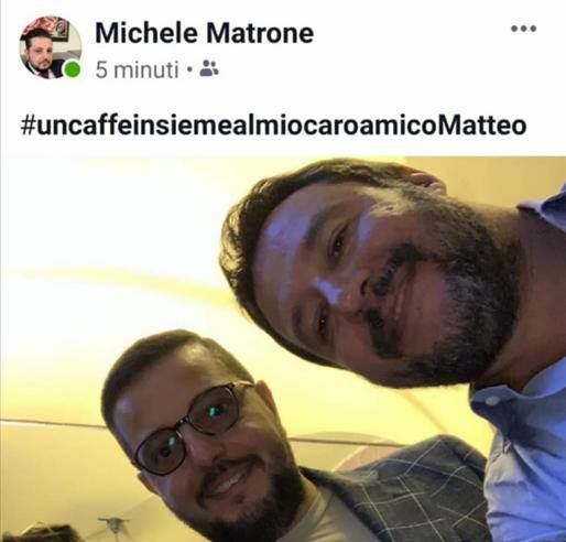 Selfie di Salvini con il figlio del boss