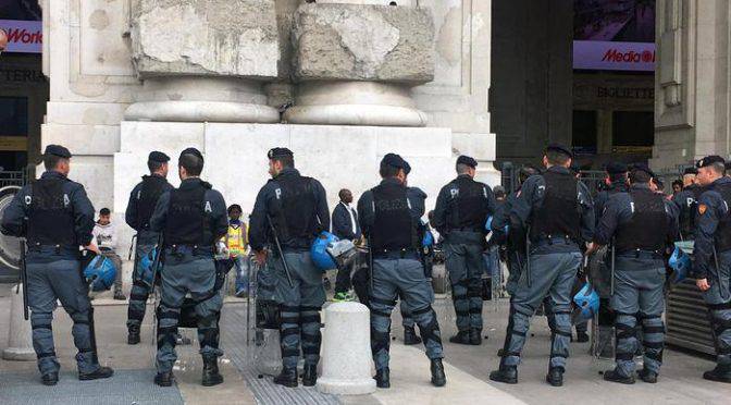 immigrato pugnala militare a Milano