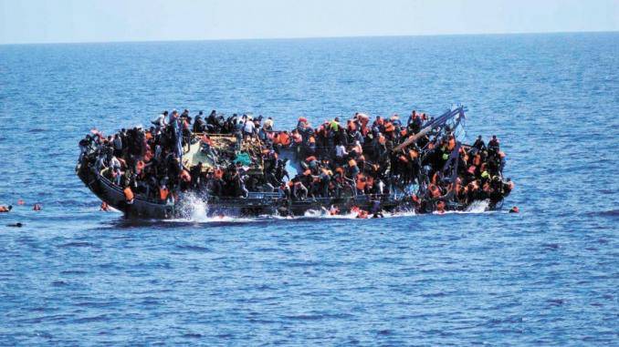 Naufragio Lampedusa individuati barchino affondato corpi migranti - Leggilo