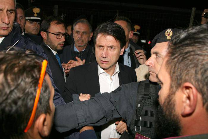 Giuseppe Conte Taranto fischi - Leggilo.Org