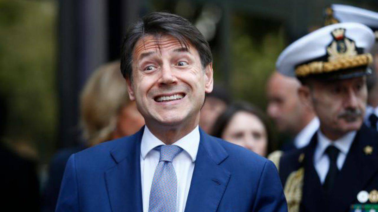 Giuseppe Conte in primo piano