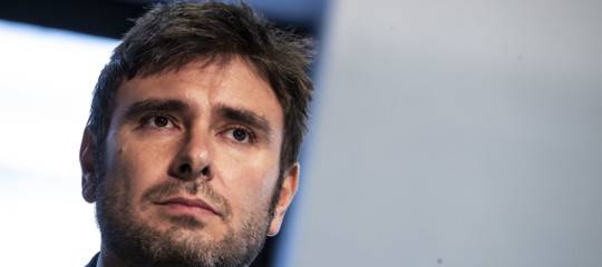 Di Battista e Paragone contro il Governo - Leggilo.Org