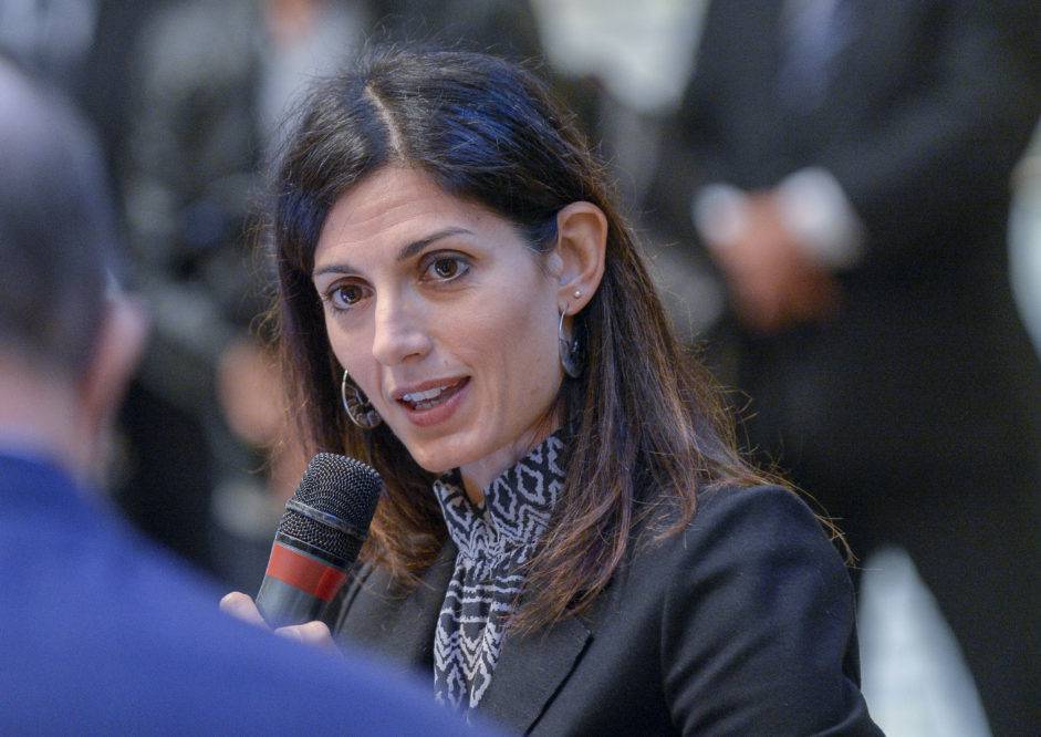 Virginia Raggi elogia le sardine - Leggilo.Org