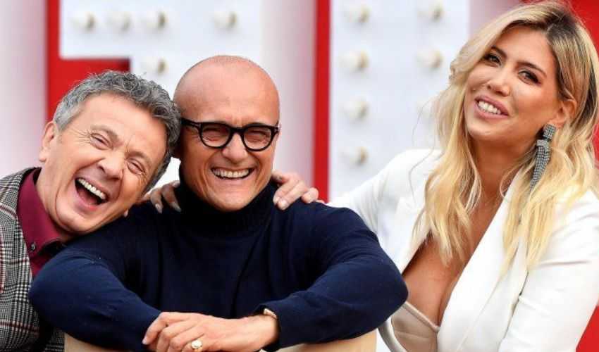 Grande Fratello Informa Della Guerra Video Mediaset