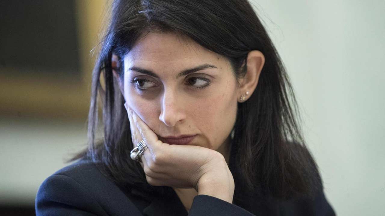 Raggi contro Lega: "Staccate i citofoni"