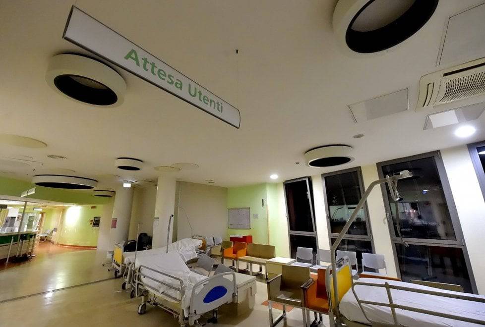 Coronavirus, Parma: rallentano contagi. Si svuota sala d'attesa del Pronto Soccorso dedicato al Covid-19 - Leggilo.org