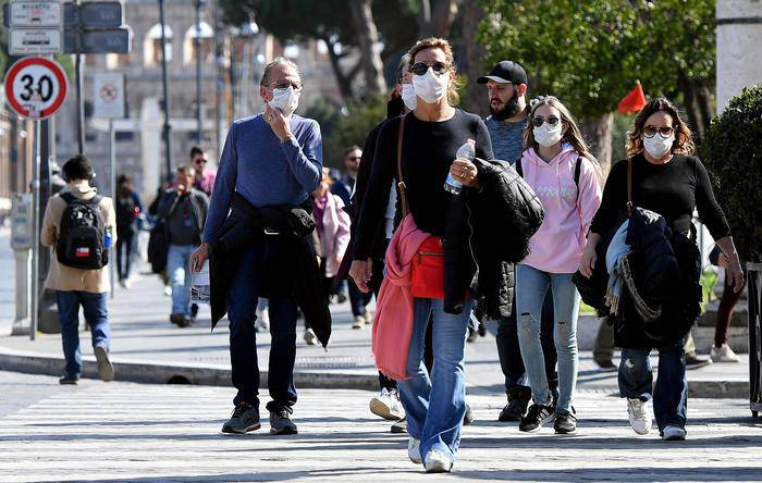 coronavirus perri chiusura scuole