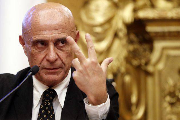 Marco Minniti migranti - Leggilo.org