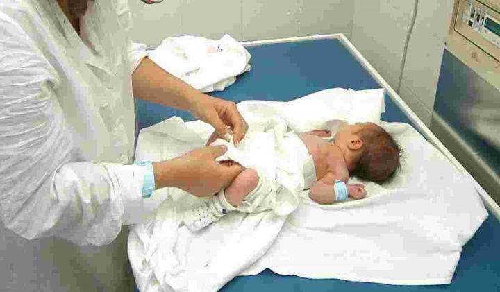latina neonata ospedale costole rotte