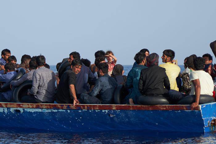 migranti sbarchi autonomi lampedusa