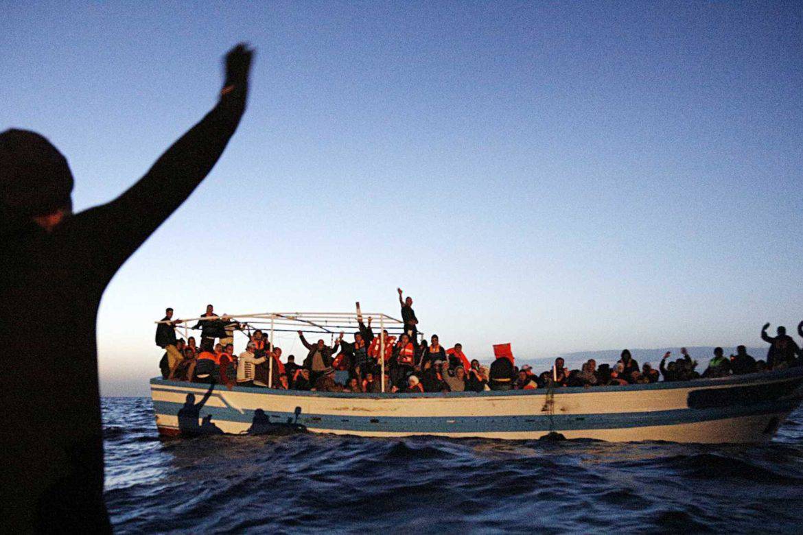Le immagini che incastrano Malta: La Valletta ha respinto un barcone di migranti e lo ha spedito in Italia - Leggilo.org