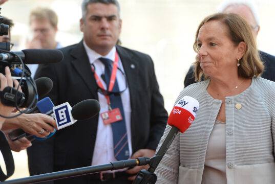 Migranti, è vittoria di Lamorgese: gli sbarchi aumentano e i decreti sicurezza verranno modificati Migranti, è vittoria di Lamorgese: gli sbarchi aumentano e i decreti sicurezza verranno modificati
