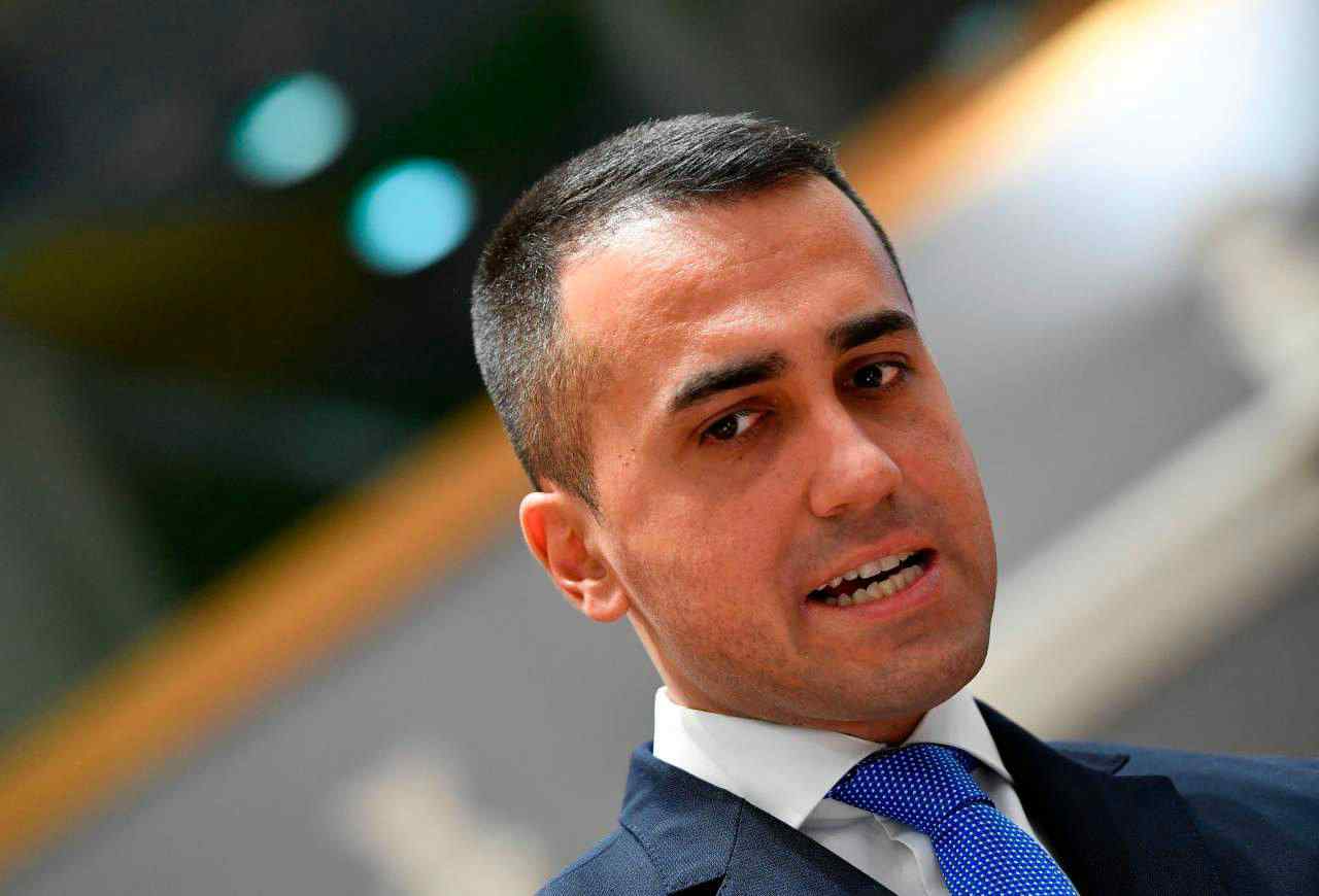 Di Maio vuole il pugno duro sull'immigrazione: "Nuovi accordi con Tunisi, serve mettere fuori uso i gommoni" - Leggilo.org