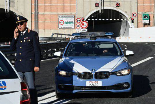 Il bambino che il padre voleva vendere sulla spiaggia ad Ostia è stato portato via dall’ospedale Il bambino che il padre voleva vendere sulla spiaggia ad Ostia è stato portato via dall’ospedale
