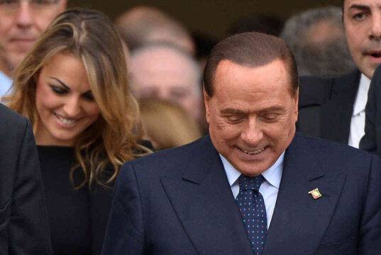 Francesca Pascale porta in barca Paola Turci, con i soldi dell’ex Premier Francesca Pascale porta in barca Paola Turci, con i soldi dell’ex Premier