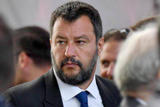 Bonus ai parlamentari, i primi nomi ad uscire sono quelli di due deputati della Lega Bonus ai parlamentari, i primi nomi ad uscire sono quelli di due deputati della Lega