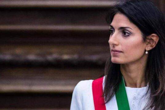“Romani gente de fogna” ma Virginia Raggi si ricandida come sindaco di Roma “Romani gente de fogna” ma Virginia Raggi si ricandida come sindaco di Roma