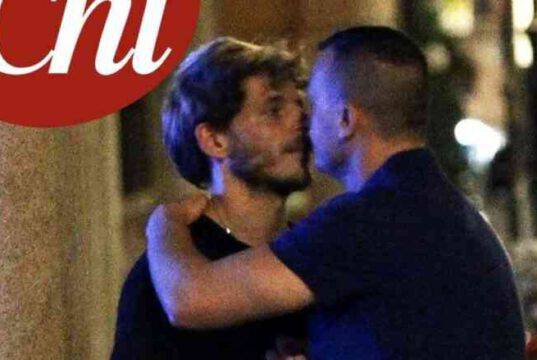 Rocco Casalino dimentica l’ex fidanzato con Gabriele Rossi. E tra i due spunta Gabriel Garko Rocco Casalino dimentica l’ex fidanzato con Gabriele Rossi. E tra i due spunta Gabriel Garko