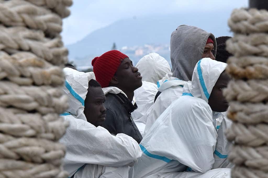 Il PD parla di Ius Soli ma, nel silenzio, i migranti sono trattati come ai tempi di Salvini Il PD parla di Ius Soli ma, nel silenzio, i migranti sono trattati come ai tempi di Salvini