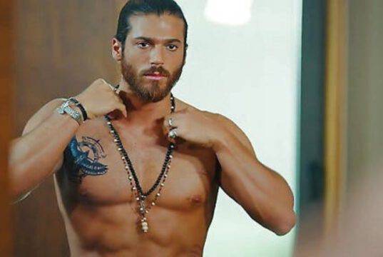 Can Yaman: pettorali in bella mostra ed il web si surriscalda! FOTO Can Yaman: pettorali in bella mostra ed il web si surriscalda! FOTO