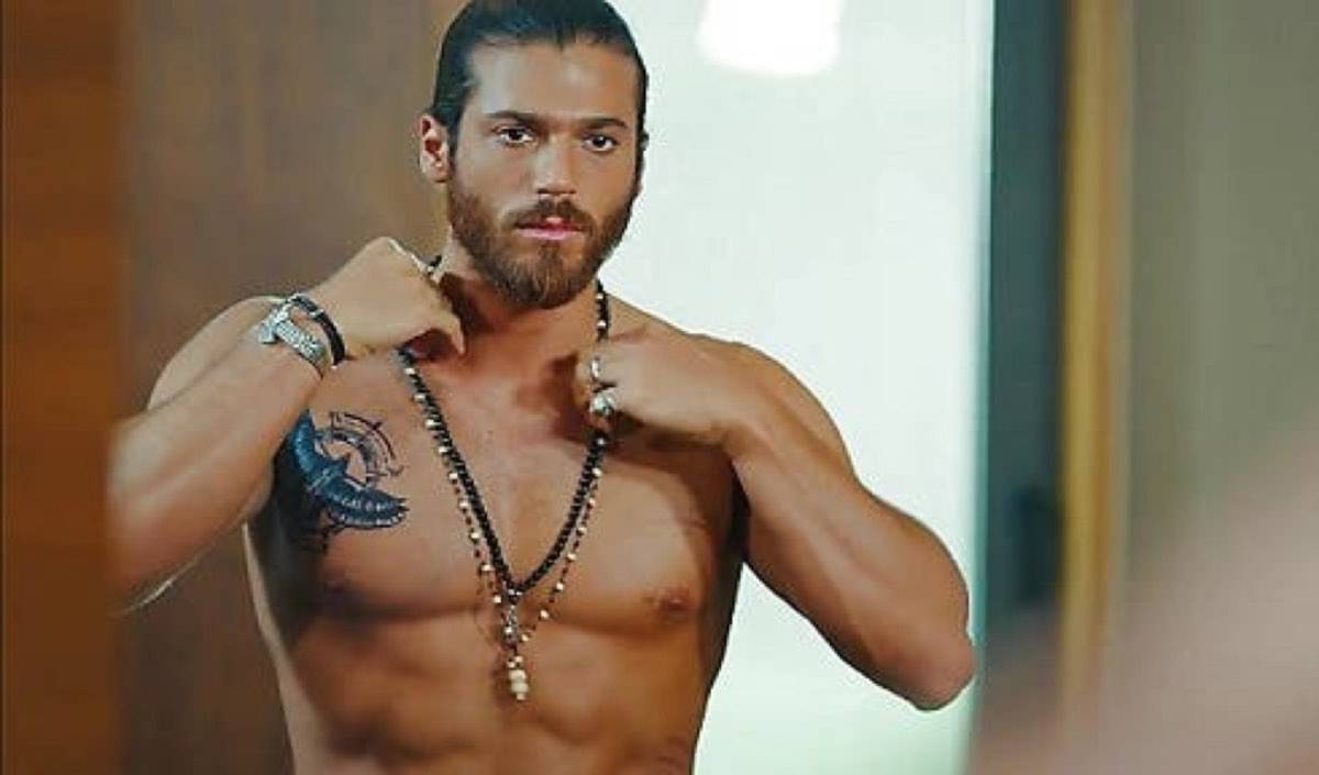 Can Yaman: pettorali in bella mostra ed il web si surriscalda!-FOTO