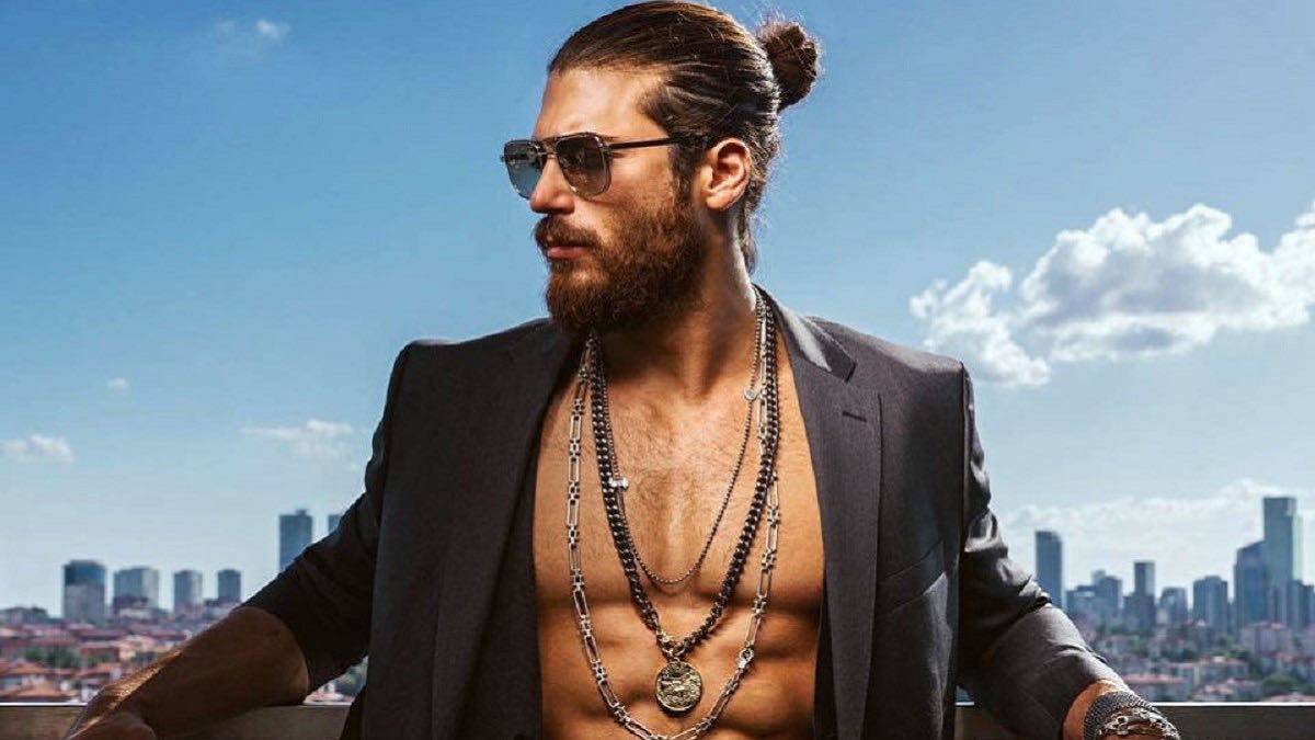 Can Yaman inconsolabile: lasciato e tradito dalla sua fidanzata